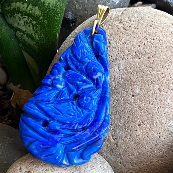 Vintage Jewelry - 14 karat gold and lapis pendant